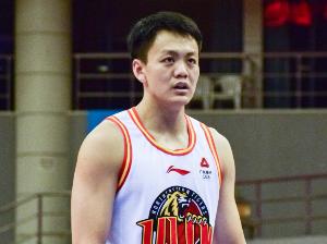 云开体育-媒体人:吉林男篮今夏想节省开支 姜宇星一直在寻找合适的球队