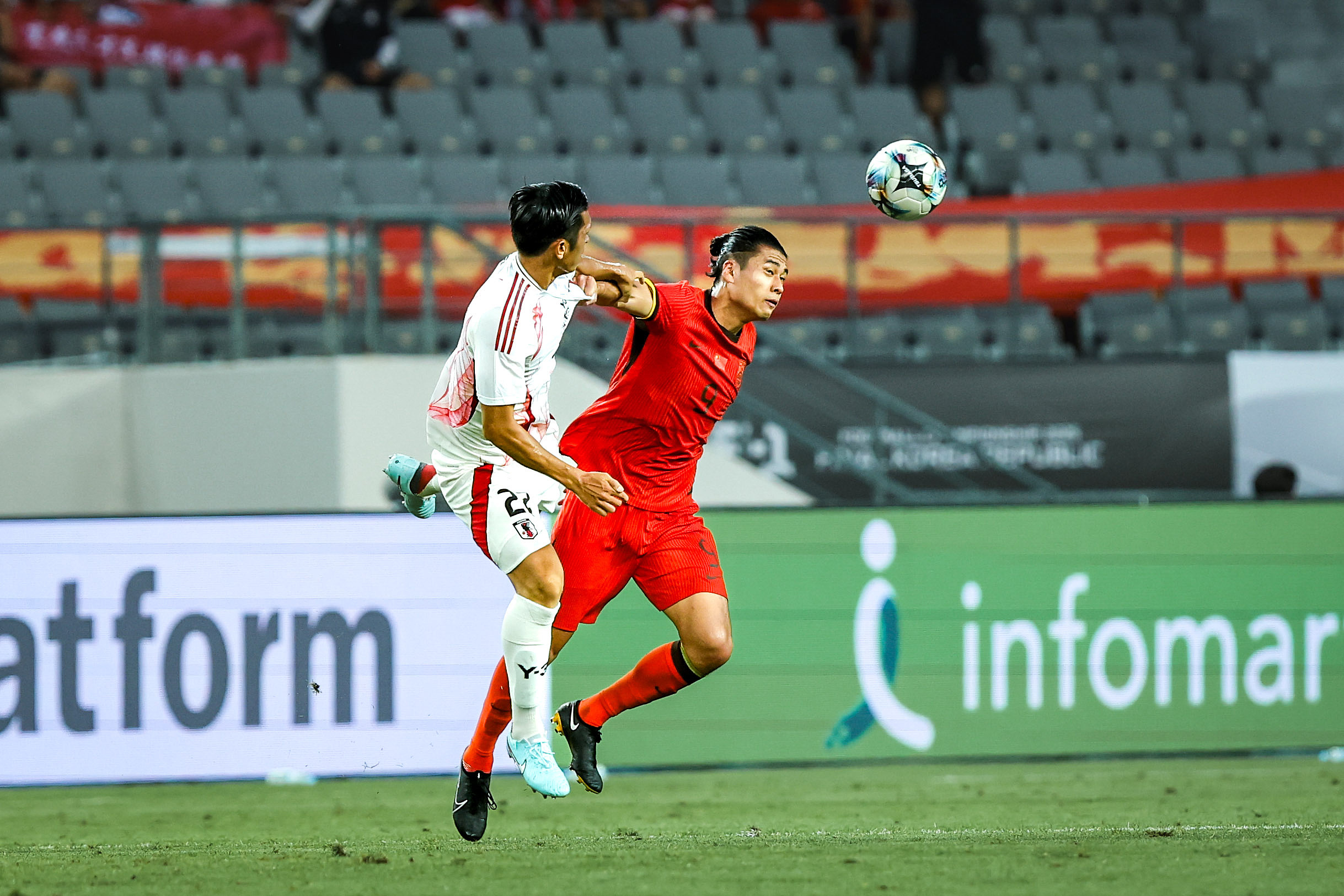 热议国足0-2日本:可打及格分,中日足球差距太大没啥讨论价值