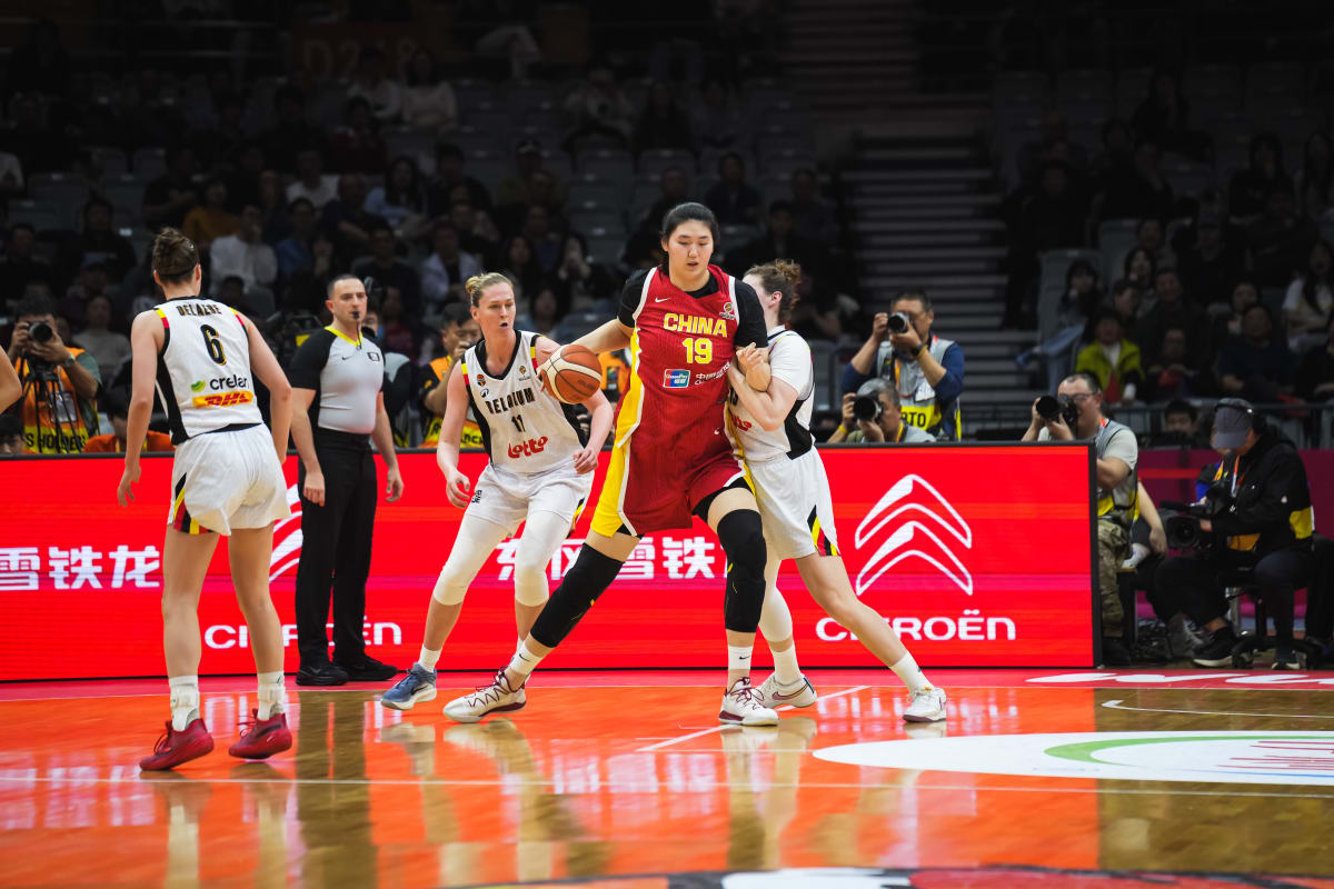 云开体育官网-轰20+11！中国女篮18岁2米26新星蜕变：正负值+9，宫鲁鸣没看错她